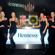 Hennessy müügitüdrukud klubis Vabank.